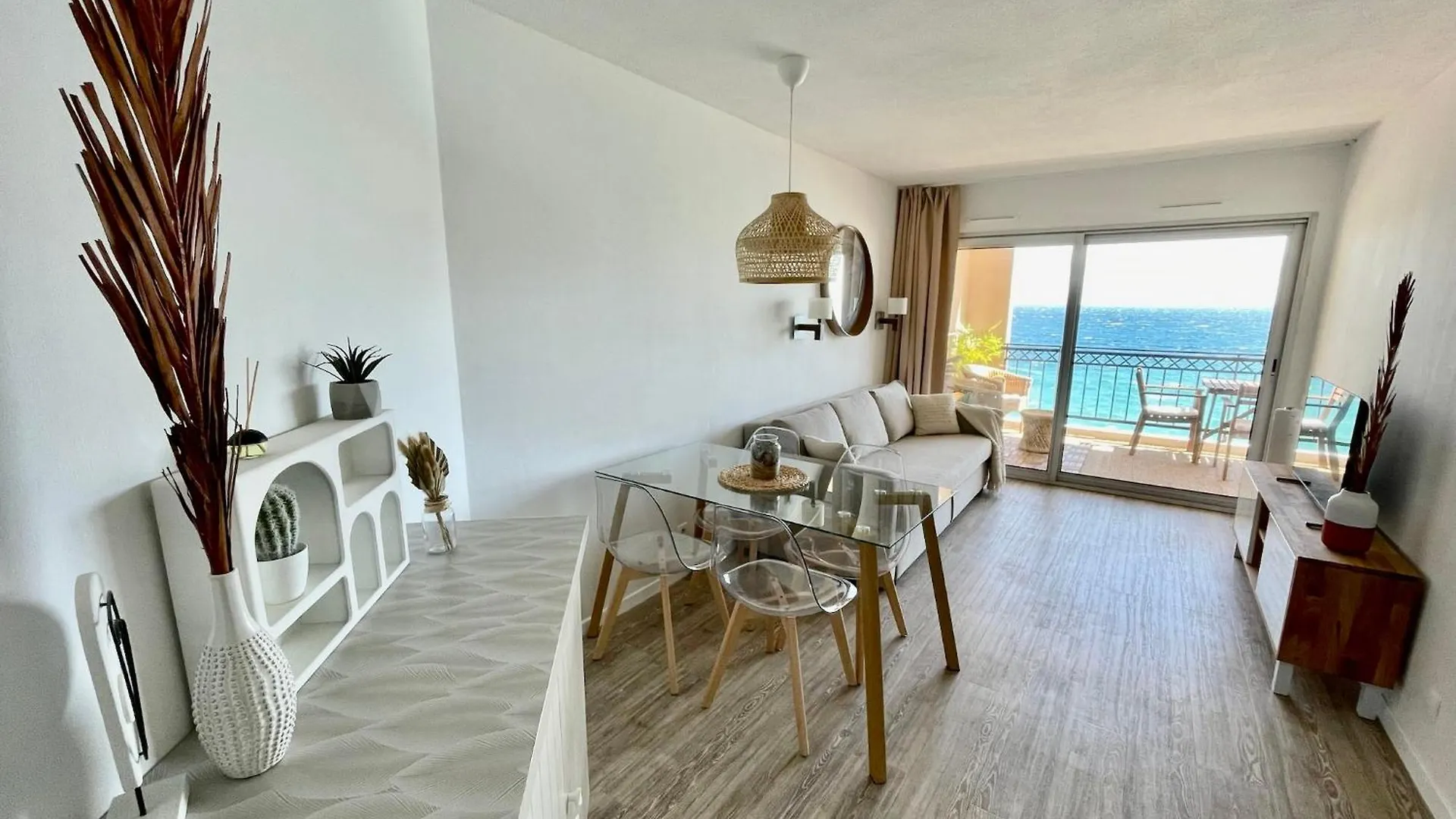 Front Beach - Beautiful View Cannes Daire