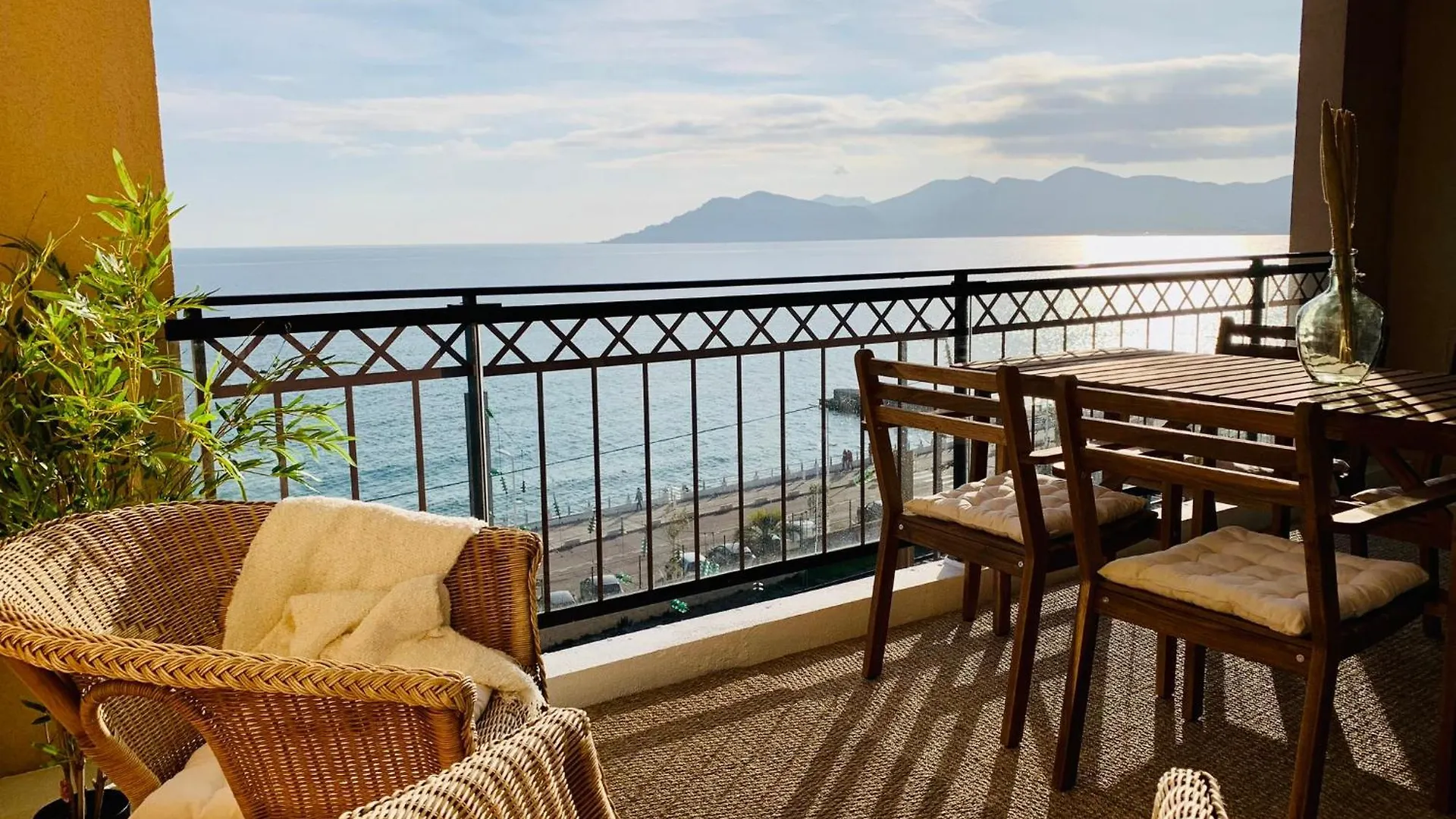 Front Beach - Beautiful View Cannes